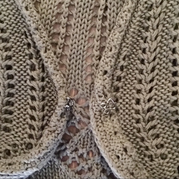 NWOT- beautiful olive green crocheted vest - Picture 4 of 4